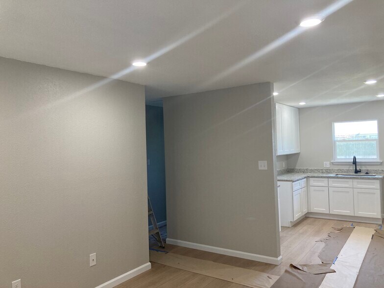 Building Photo - 2627 32nd Ave N