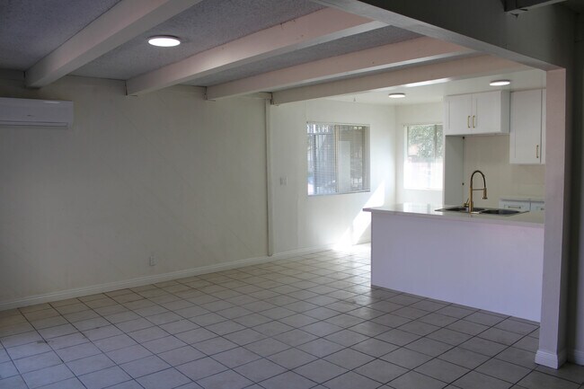Building Photo - 4632 Canoga St