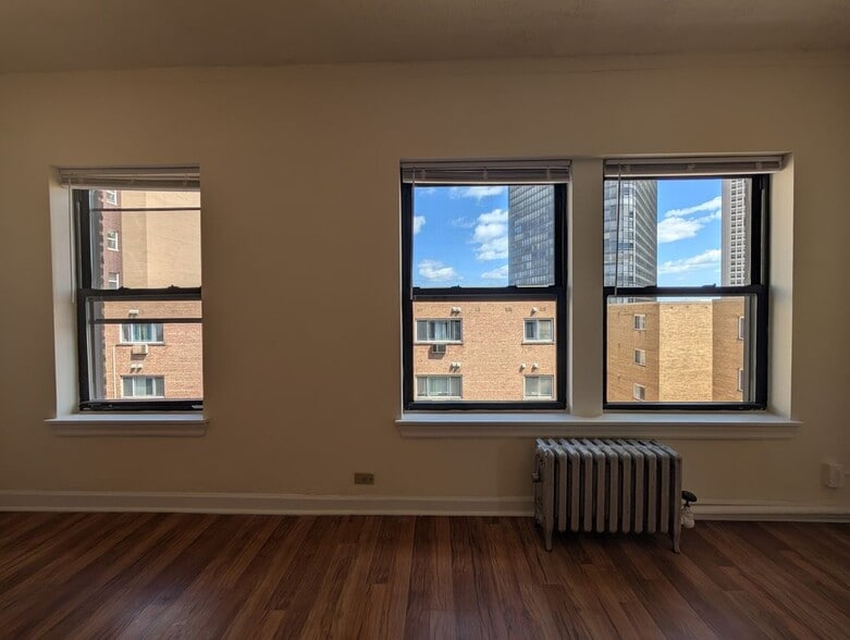 Building Photo - 5417 N Kenmore Ave