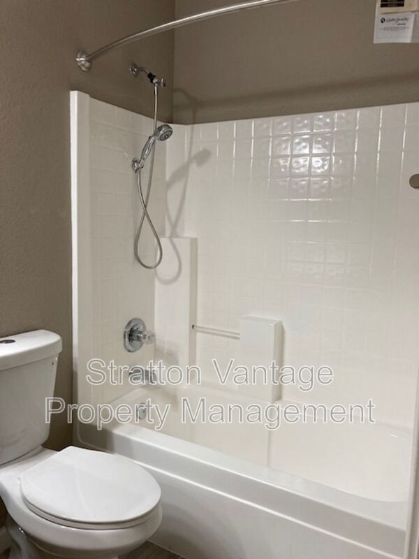 Building Photo - 1017 S Clancy Cir