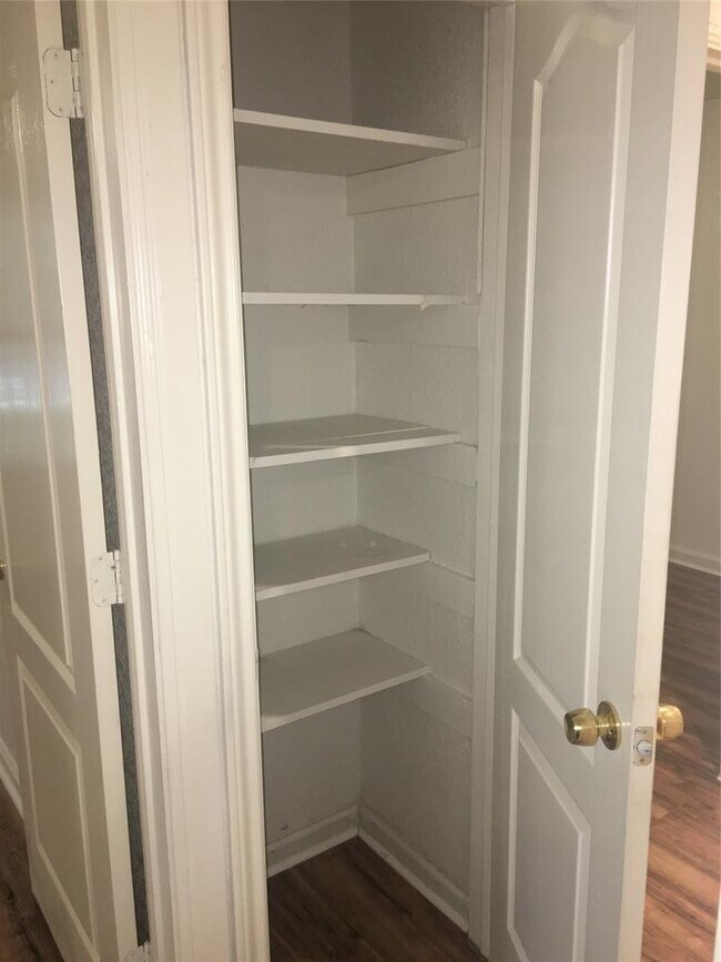 Building Photo - 6804 Suena Dr