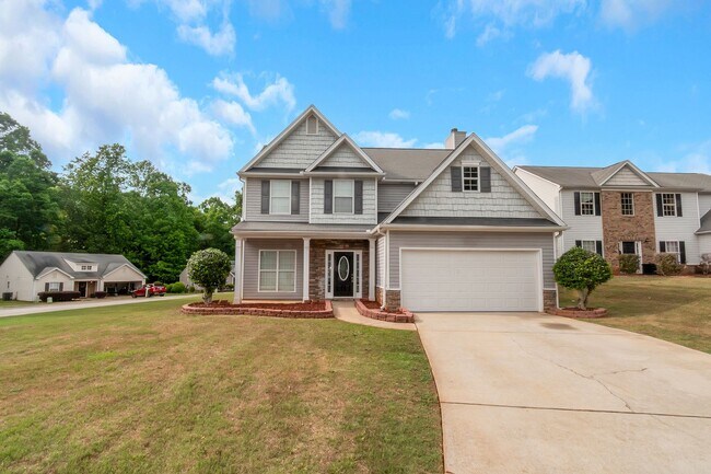 Building Photo - 4 Bedroom 3 bath Gorgeous Home