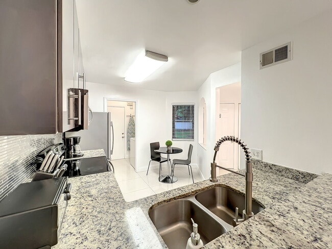 Building Photo - Ernst Court, Orlando, FL 32819 - 2 BR 2.5 ...