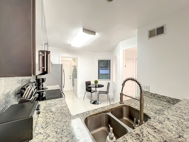 Building Photo - Ernst Court, Orlando, FL 32819 - 2 BR 2.5 BA townhouse