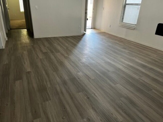Building Photo - CLEAN~4 BEDROOM~FRESH PAINT~NEW FLOORING
