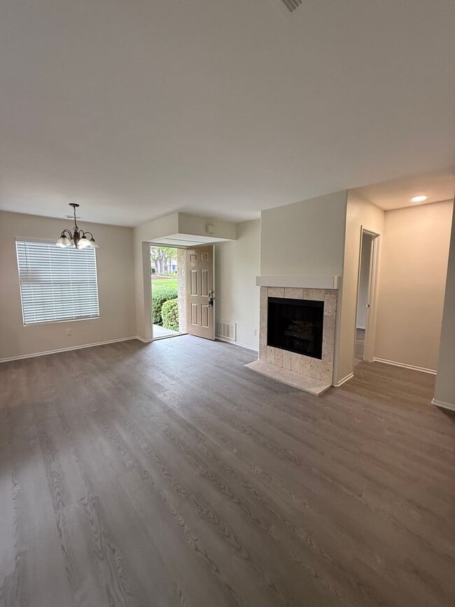 Building Photo - Terrific 2Br/2Ba Condo in Terra Vista II
