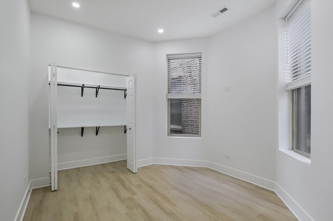 Building Photo - 1114 N Wolcott Ave