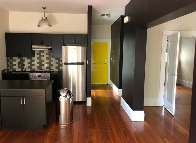 Building Photo - 261 Clara St