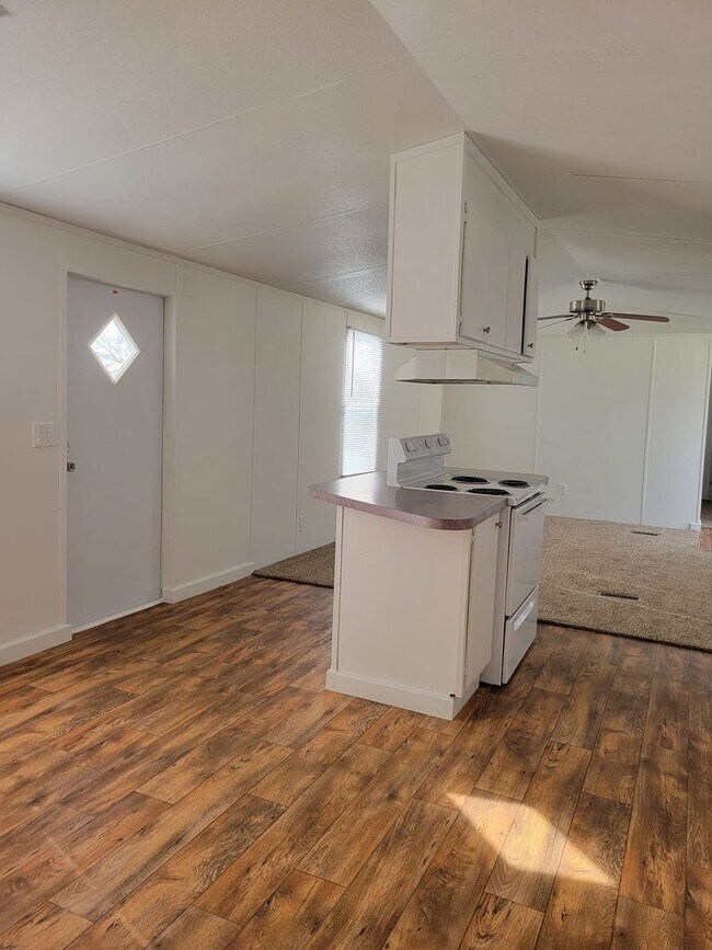 Building Photo - Ready to move in!