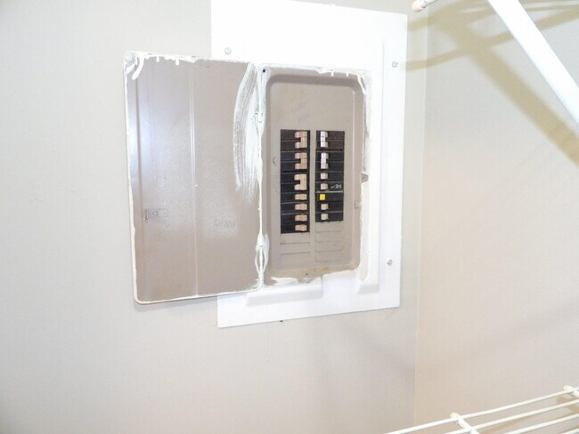 Building Photo - 176 Landings Dr