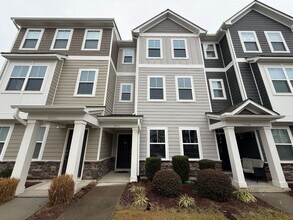 Building Photo - Stunning 3BD, 3.5BA Raleigh Townhome in the Desirable 5401 North Community Within Walking Distanc...