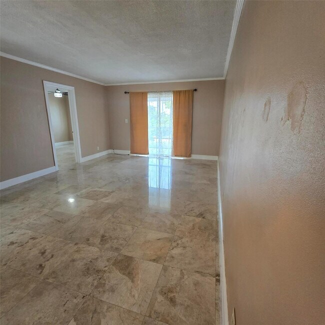 Building Photo - 2301 NE 14th Street Causeway