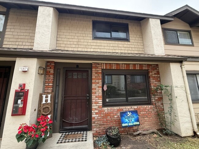 Building Photo - 2BR/1.5BA Condo in ALPINE available w/ 2 assigned parking spots!