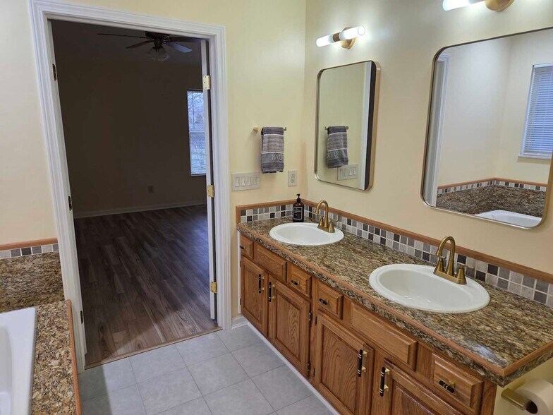 Building Photo - 6067 Abbey Church Rd