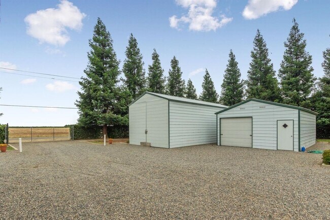 Building Photo - 4 Bedroom North Clovis Ranch on 3+ Acres