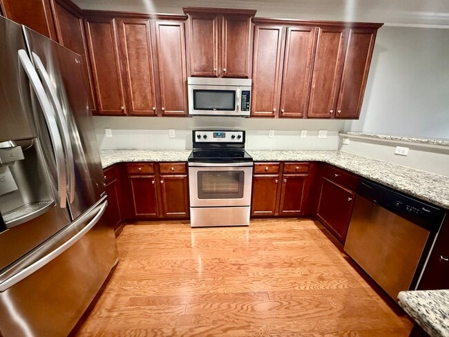 Building Photo - Two bedroom, 2.5 bath condo townhome in Bu...