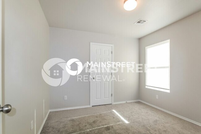 Building Photo - 4 Bedroom Pet-Friendly Home in Mustang, OK with Main Street Renewal