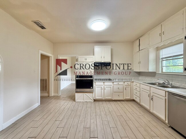 Building Photo - Beautiful 4 bedroom 2 bath home in the heart of Tyler!