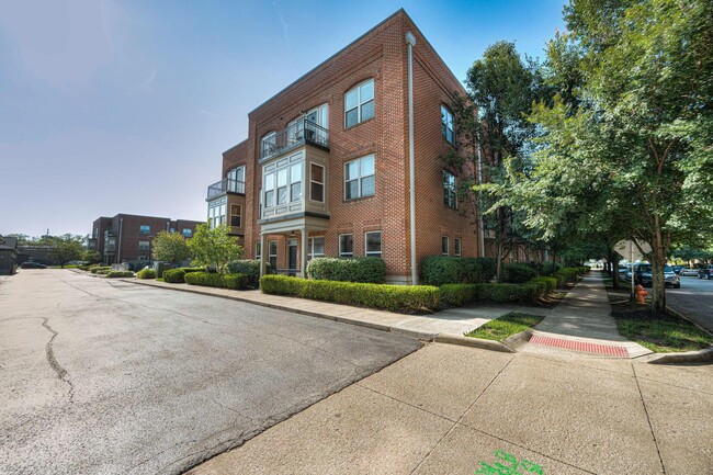 Building Photo - 962 Perry St