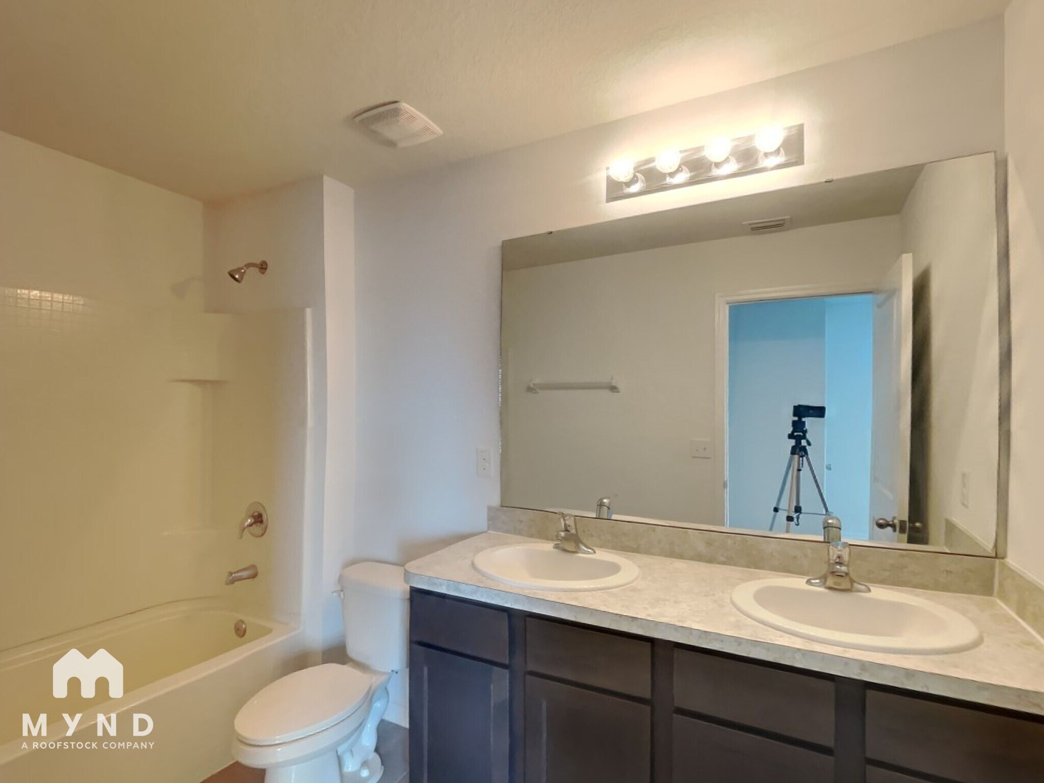 Building Photo - 1016 Ashentree Dr