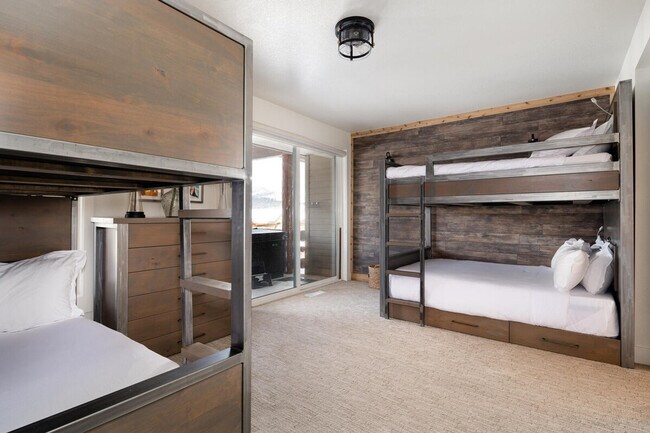 Building Photo - c4 Saddle Ridge Rd