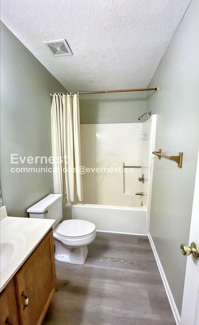 Building Photo - 4911 Hunter Village Dr