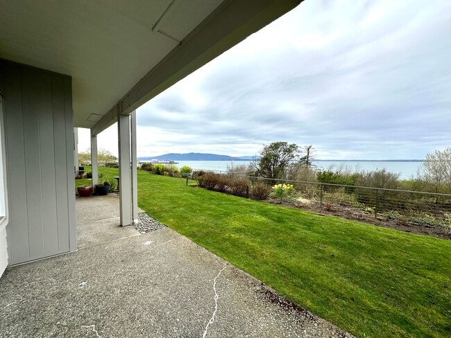 Building Photo - 600 S State St