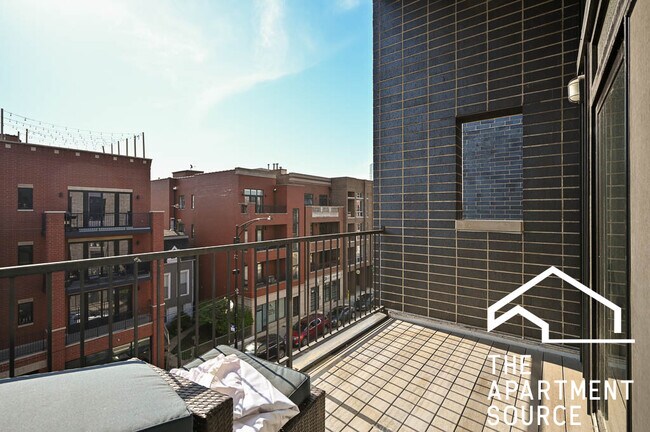Building Photo - 2512 N Halsted St