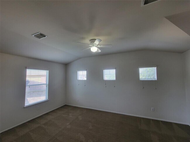 Building Photo - 2410 Lakecrest Village Ct