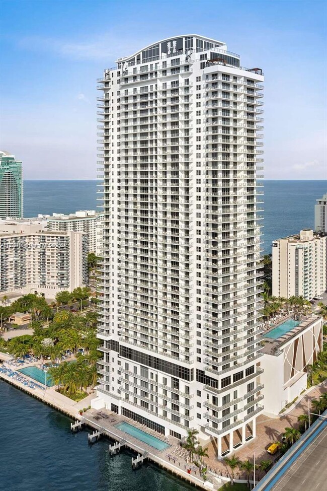 Building Photo - 4010 S Ocean Dr