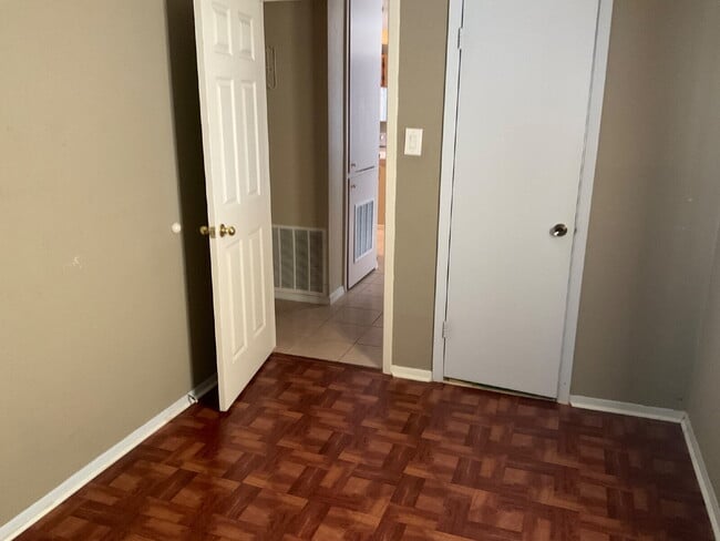Building Photo - Three Bed/Two Bath with Personality and Charm