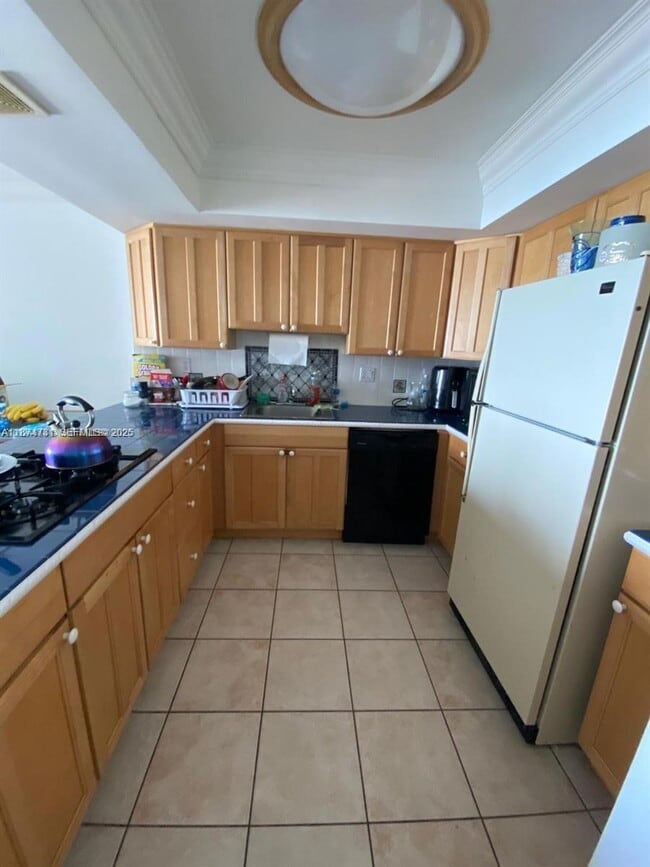 Building Photo - 2030 S Ocean Dr