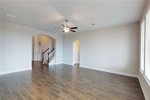 Building Photo - 409 Betony Lp