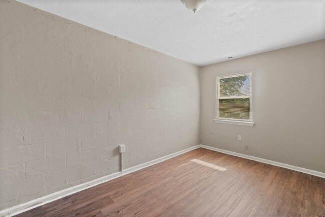 Building Photo - 3 BEDROOM BRICK TOWNHOME FOR RENT IN NORFOLK