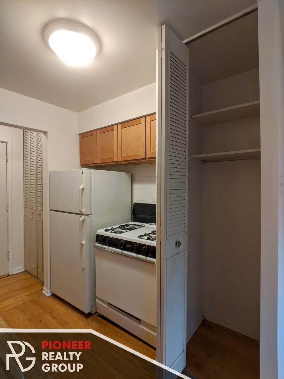 Building Photo - 502 W Briar Pl