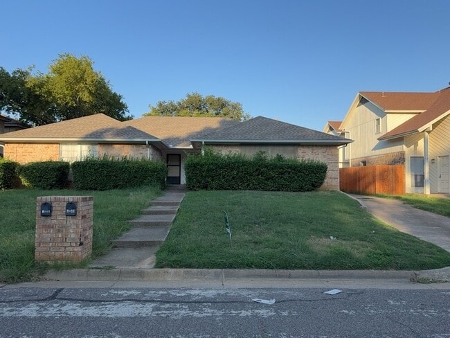 Primary Photo - 4011 Ridgebrook Dr