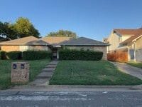 Building Photo - 4011 Ridgebrook Dr