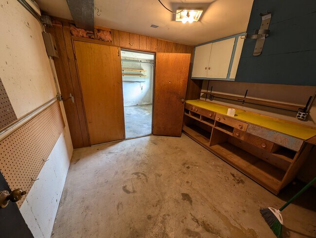 Workroom - 12025 Marwood Ln