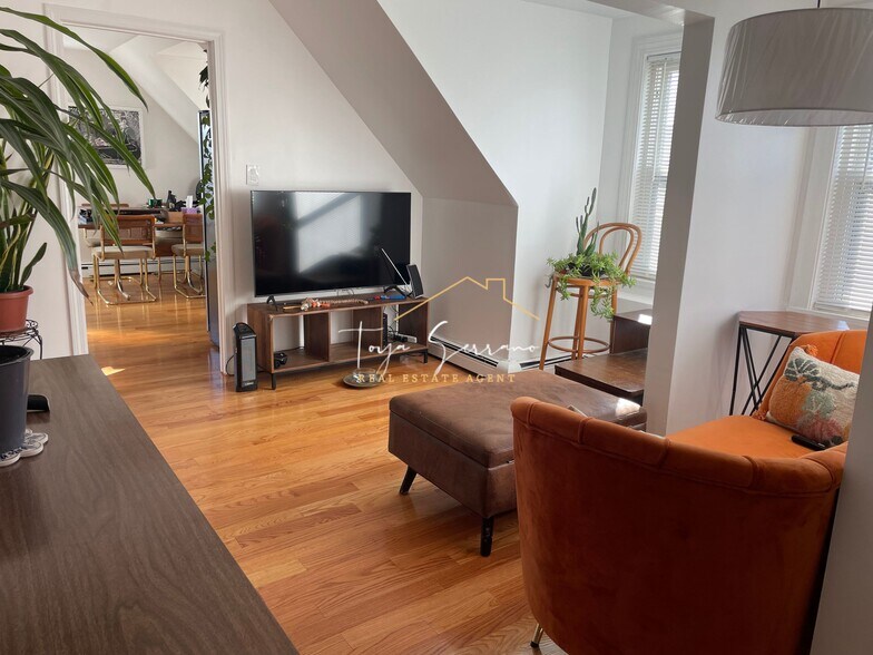 Building Photo - 648 Columbia Rd