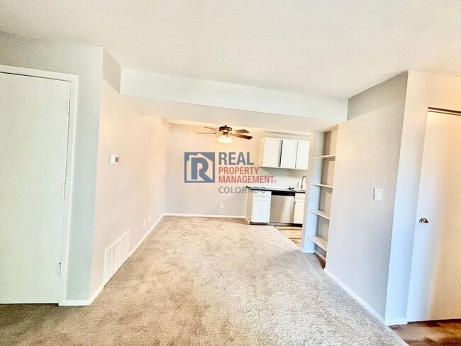 Building Photo - 5300 Cherry Creek S Dr