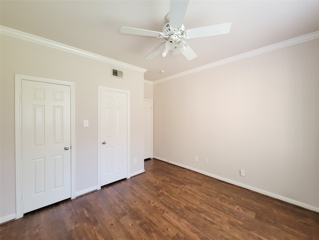 Building Photo - 2255 Braeswood Park Dr