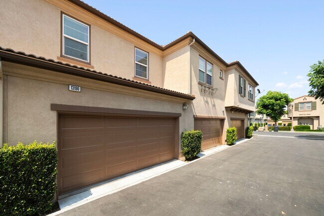Building Photo - 13190 Murano Ave