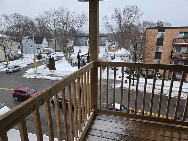 Building Photo - 715 River St