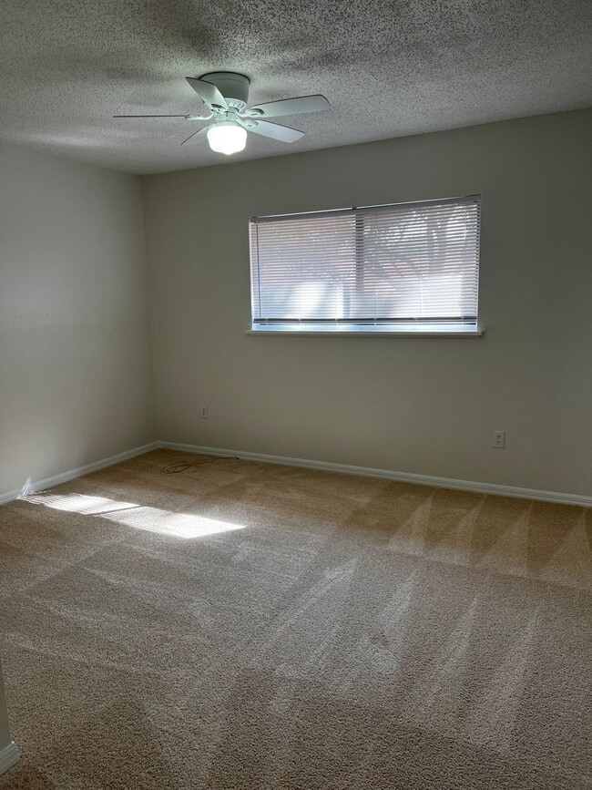 Building Photo - SANDPOINTE TOWNHOMES