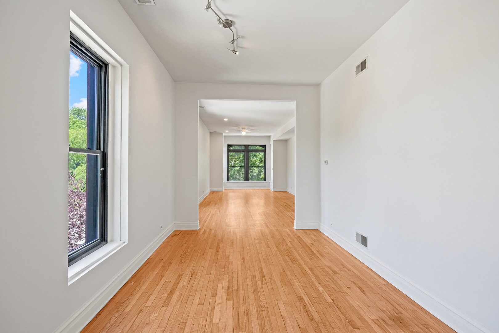Building Photo - 800 S Loomis St