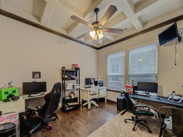 Building Photo - 900 Colby Dr