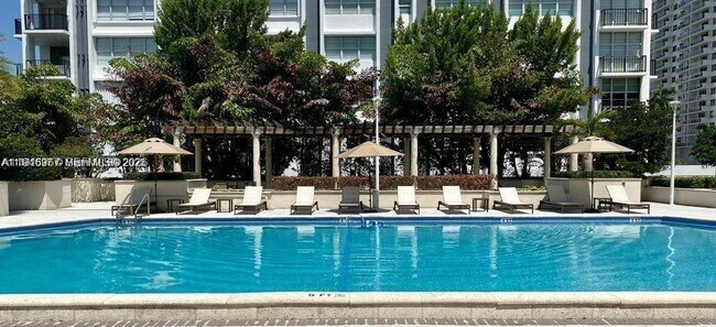 Building Photo - 5600 Collins Ave