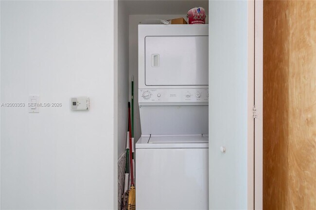 Building Photo - 350 S Miami Ave