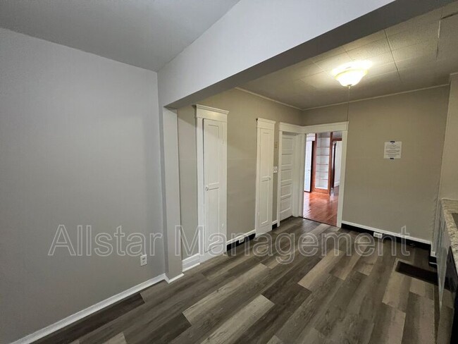 Building Photo - 3268 W 84th St