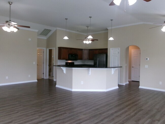 Building Photo - 4 bedroom, 3 bath home in Surfside Beach Club